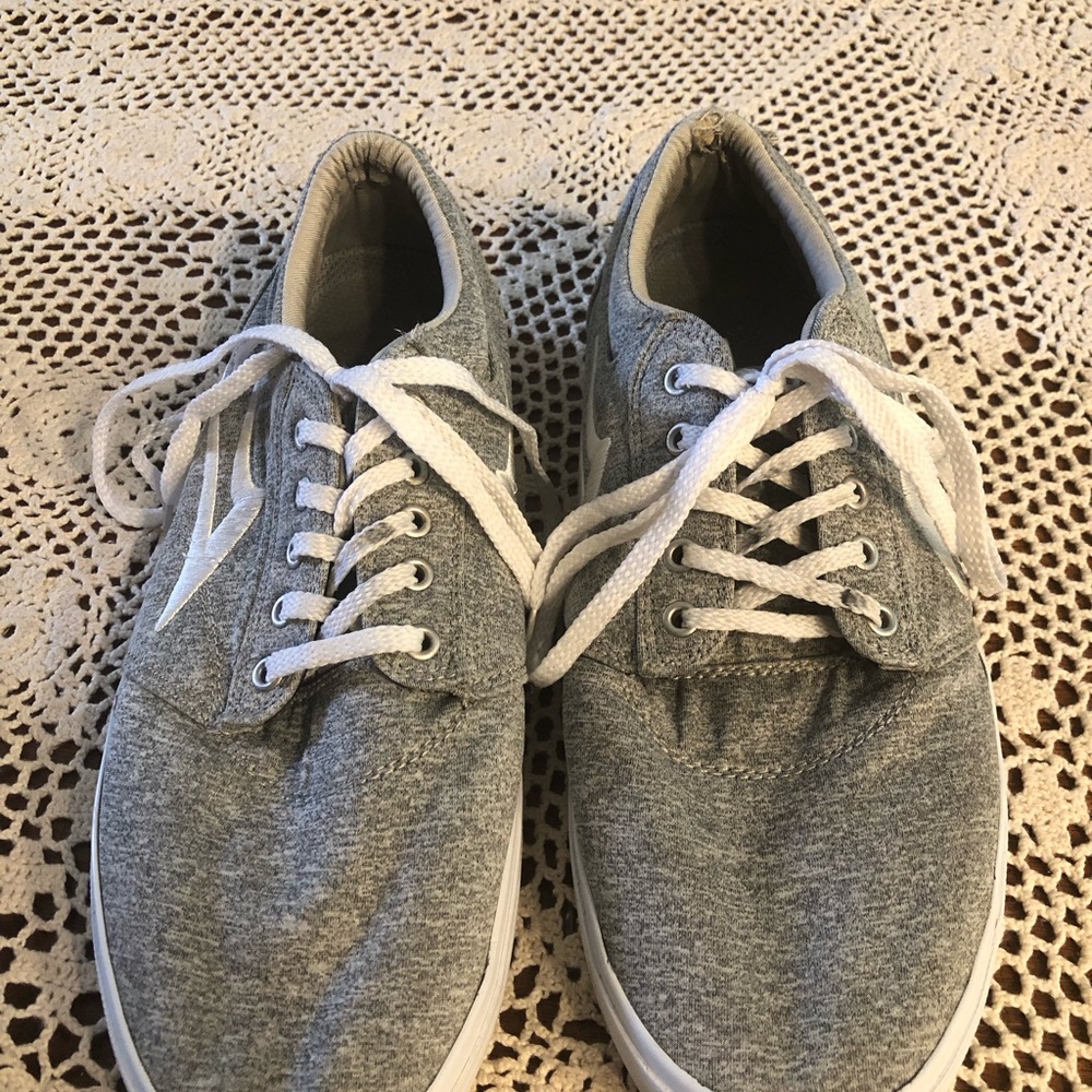 Men's Low-Top Heather Gray Lace-Up Sneakers